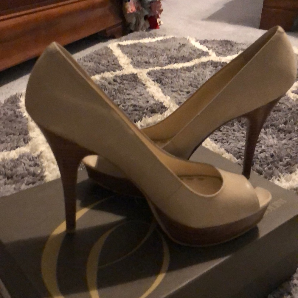 Heels - Picture 3 of 3